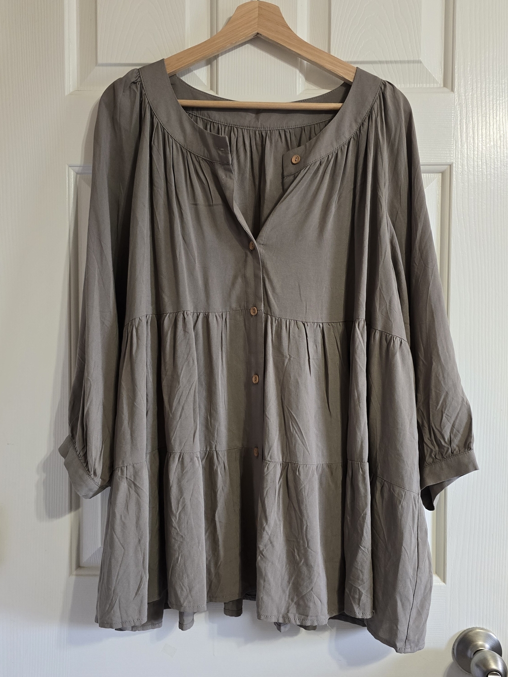 Women's Gray Solid Woven Viscose Round Neck Button Front Tiered Blouse 1X Plus